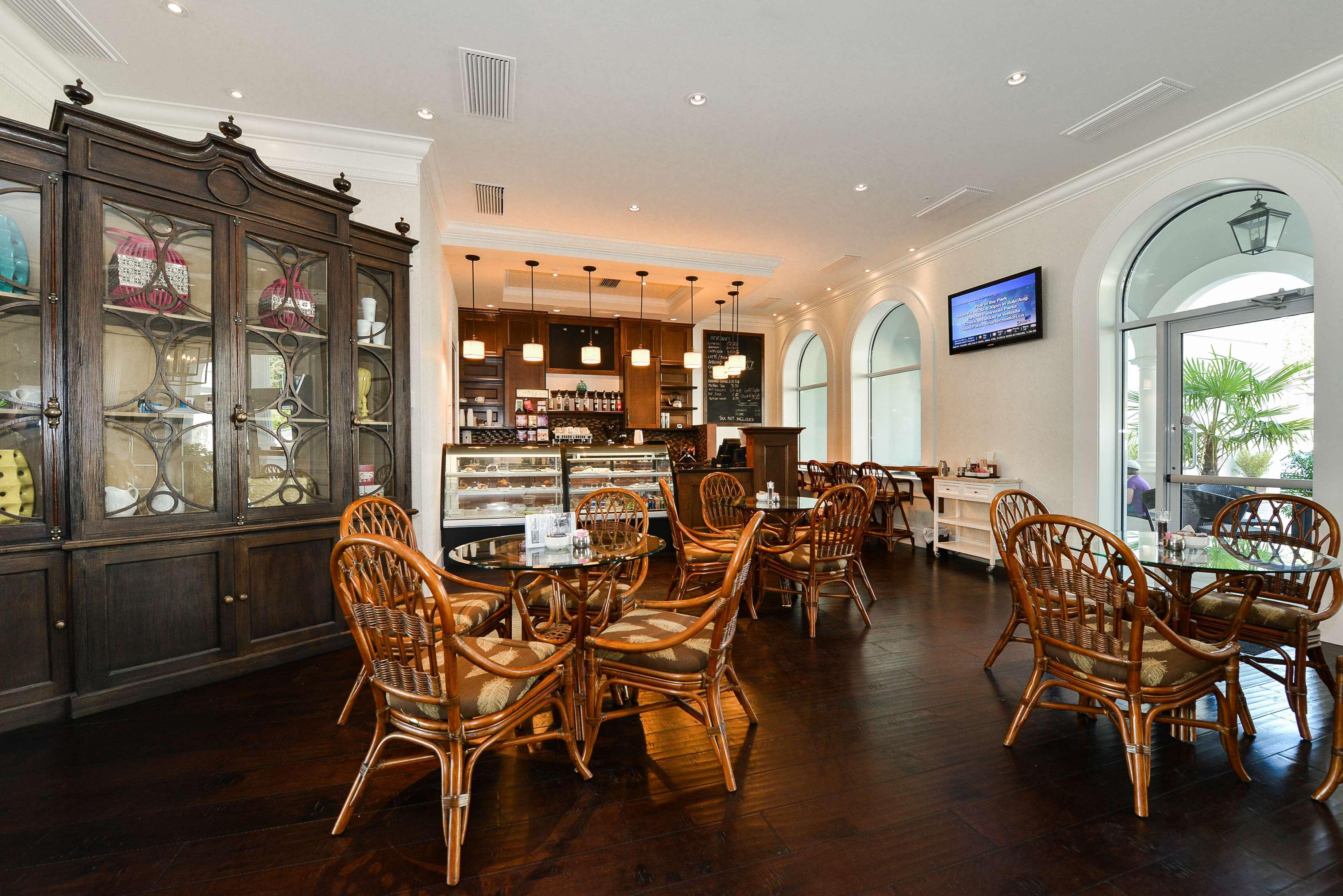 Prestige Oceanfront Resort, Worldhotels Luxury Sooke Exterior photo